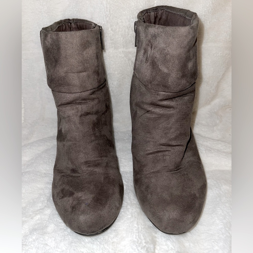 Report Women’s Faux Suede Wedge Bootie size 10, Taupe